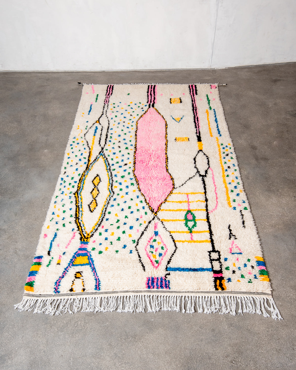 Modern designer handcrafted Berber rug from Morocco. Azilal rug with beautiful colors and patterns. Made of sheep’s wool and colourful cotton.